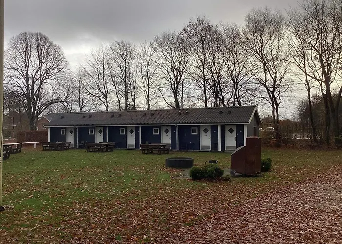 For 2 Guests, Ansager